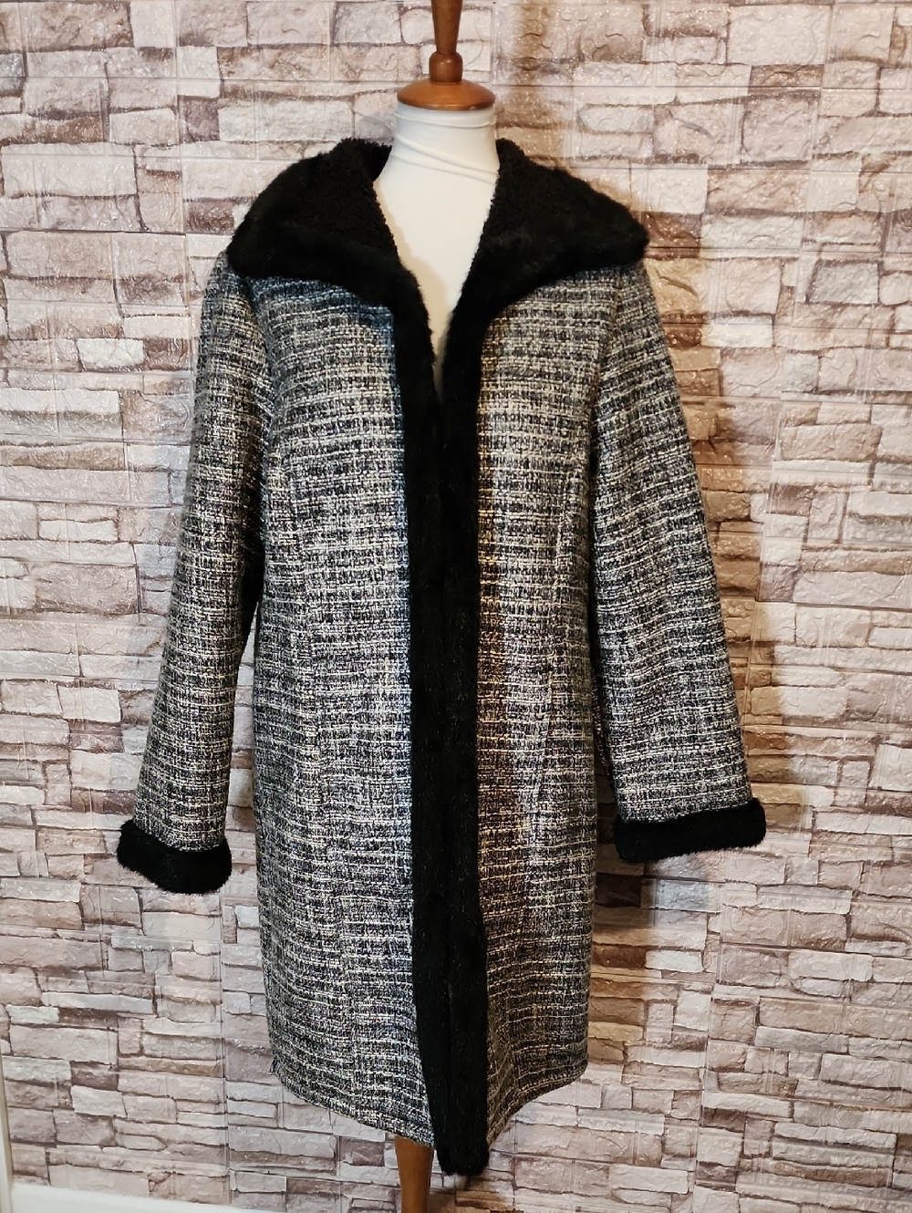 Dennis Basso Brand New Elegant Black and Gray Women's Coat